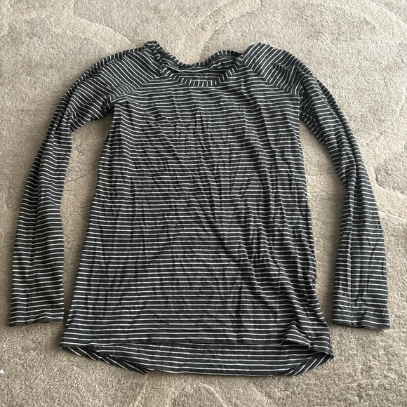 Lululemon Emerald Long Sleeve
Modern Stripe Heathered Black White - Picture 5 of 7